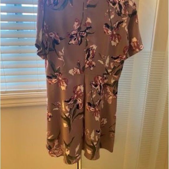 Dynamite dresses - Picture 3 of 4